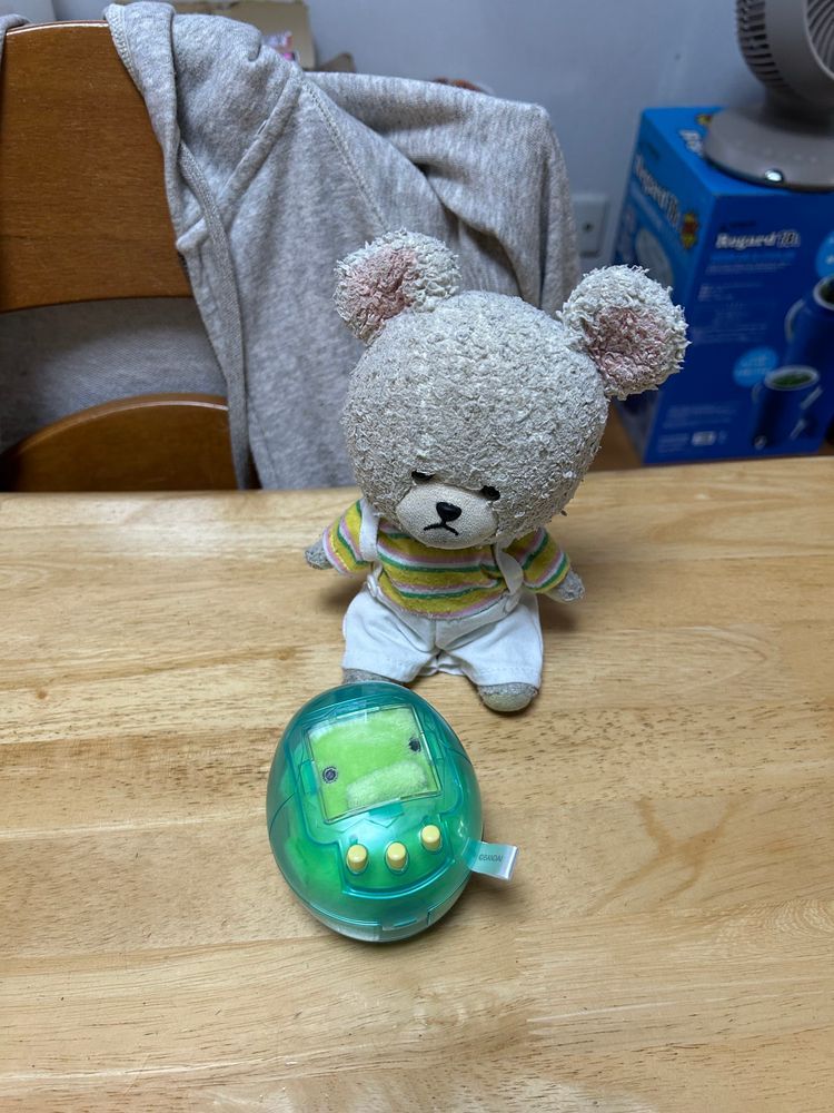 その１
暑さに負けない！はずが…
暑さに負けてクーラーの効いたお家遊び🏠
お家の人がね、こんなのくれたの❣️
中にぴーしゃんの持ってるくちぱっちが入るの✨
…ぎゅうぎゅうの、ぱっつぱつの、みっちみちだ💦
救出🚑
ごめんよ〜
ぺくちゃんきた💦
被り物脱いで入れちゃったよ👀‼️