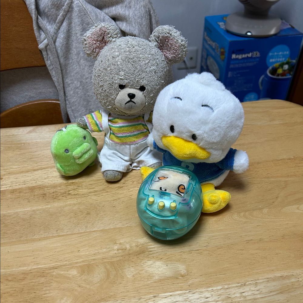 その１
暑さに負けない！はずが…
暑さに負けてクーラーの効いたお家遊び🏠
お家の人がね、こんなのくれたの❣️
中にぴーしゃんの持ってるくちぱっちが入るの✨
…ぎゅうぎゅうの、ぱっつぱつの、みっちみちだ💦
救出🚑
ごめんよ〜
ぺくちゃんきた💦
被り物脱いで入れちゃったよ👀‼️