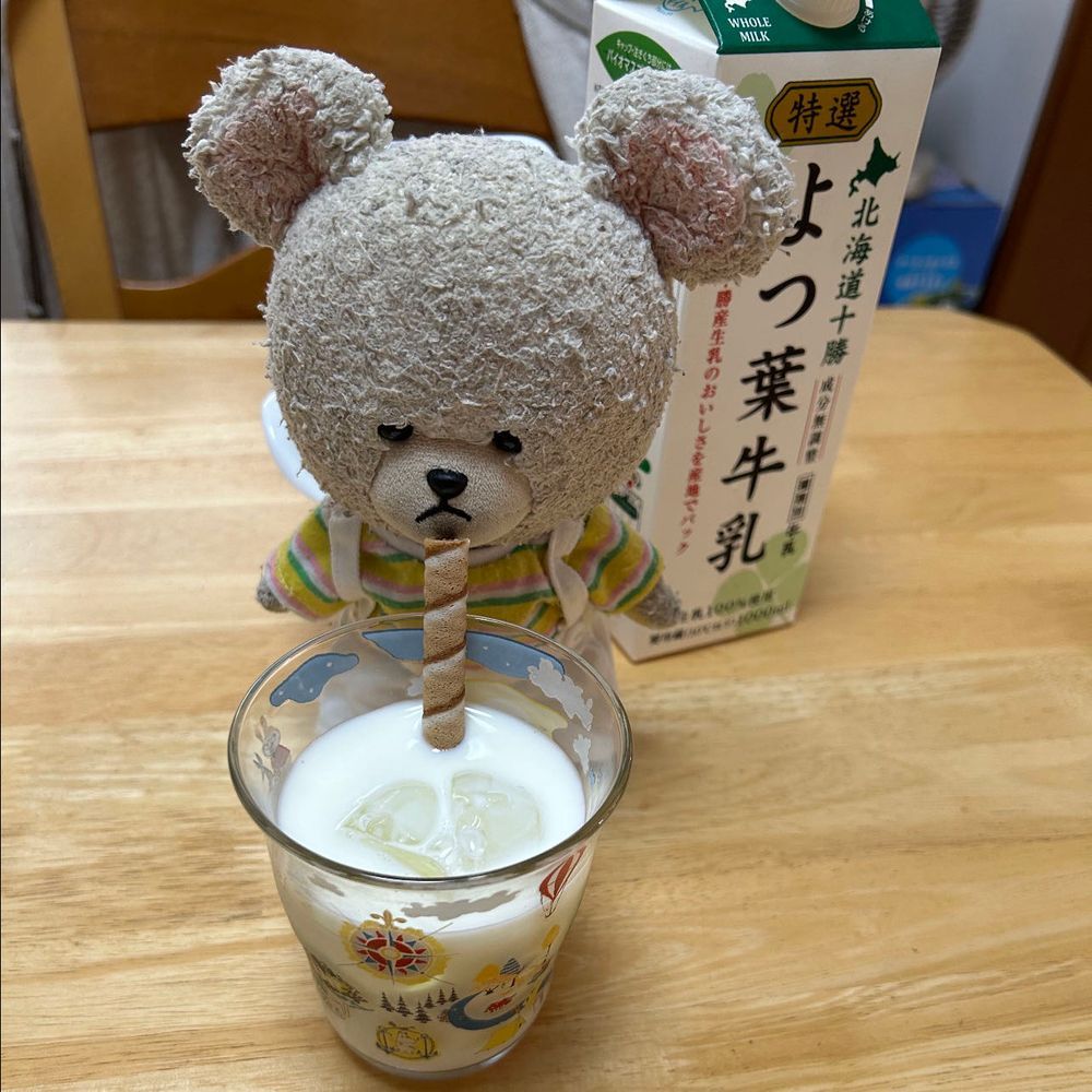 もう一袋も開けてしまえ‼️

…👀✨
…😅
全部おんなじか…
見たかったな〜💦

さて、おやつにしよう❣️
仕上げに牛乳おくれ〜‼️
チュー🥛
ピコラで飲む牛乳はうまい😋