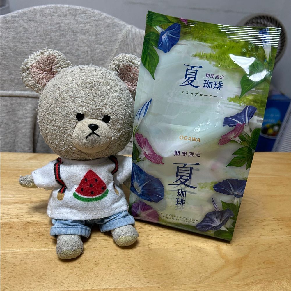 たっとんシールなの❣️
うちの子全員いる👀✨
ぽんたん、るかたん、くぅたんと鑑賞中…
これはお宝で保存だ💕
災害時のお菓子の保存缶🥔
ポテチあるとか🤭こんなガイドもついてきた👀📝
好烏龍に2パターンあるんだね❣️
冷やして飲もう✨
夏珈琲☕️
朝顔デザインに一目惚れして眺めたいがために買ってしまった👛
涼しげ〜👀