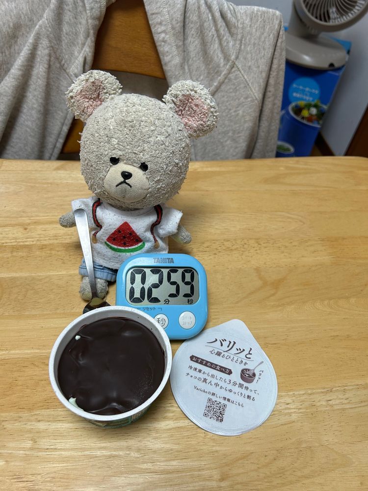 暑い日にはチョコ&ミント〜🥄🐻‍❄️
バリッチェは、3分待つんだよね〜⌛️
…💦
…👀💢
…‼️
🥄💥
うめ〜🥄🐻‍❄️💕
コレだよ、コレ👍

ﾋﾟﾋﾟﾋﾟﾋﾟ…

…なんだっけ🐻‍❄️❓