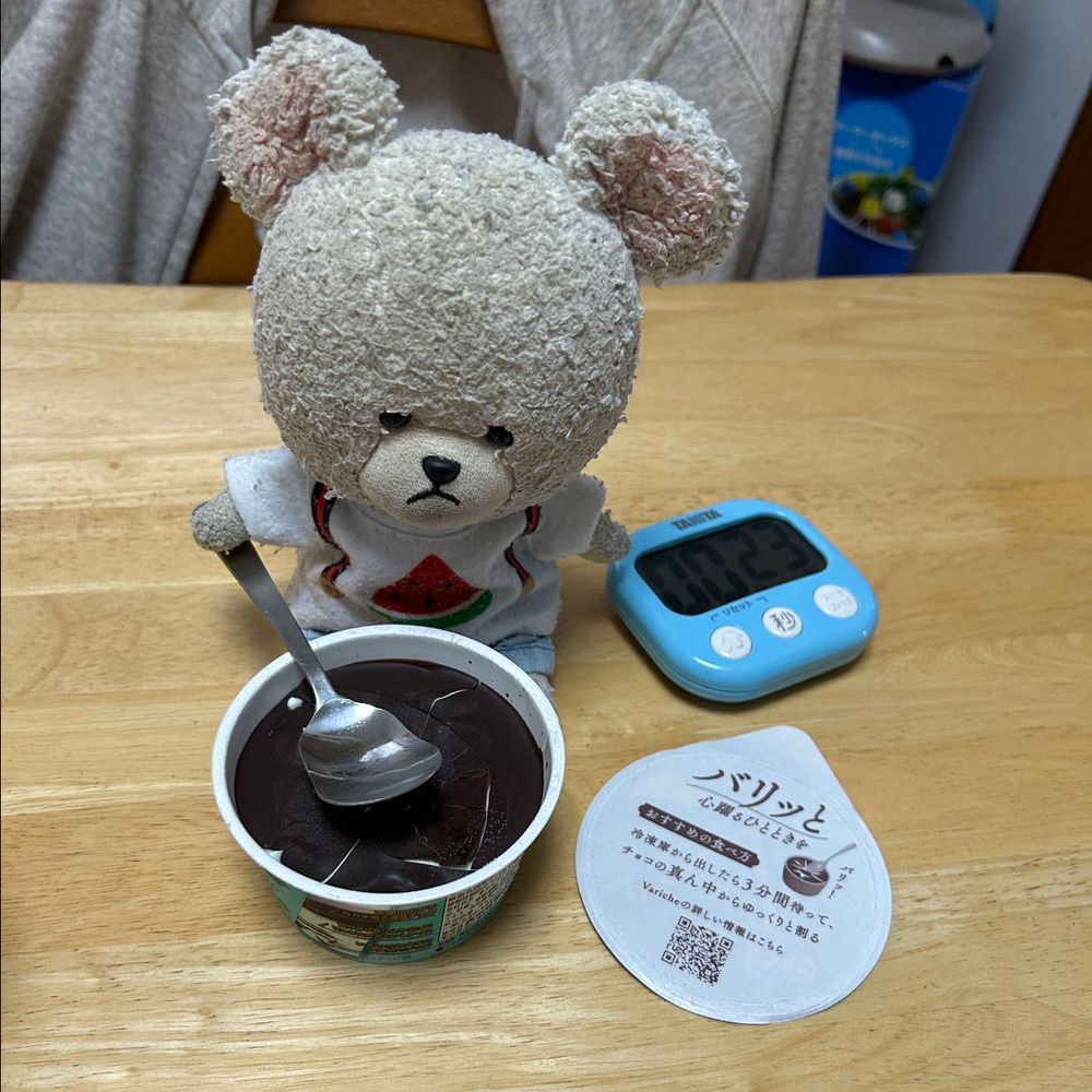 暑い日にはチョコ&ミント〜🥄🐻‍❄️
バリッチェは、3分待つんだよね〜⌛️
…💦
…👀💢
…‼️
🥄💥
うめ〜🥄🐻‍❄️💕
コレだよ、コレ👍

ﾋﾟﾋﾟﾋﾟﾋﾟ…

…なんだっけ🐻‍❄️❓
