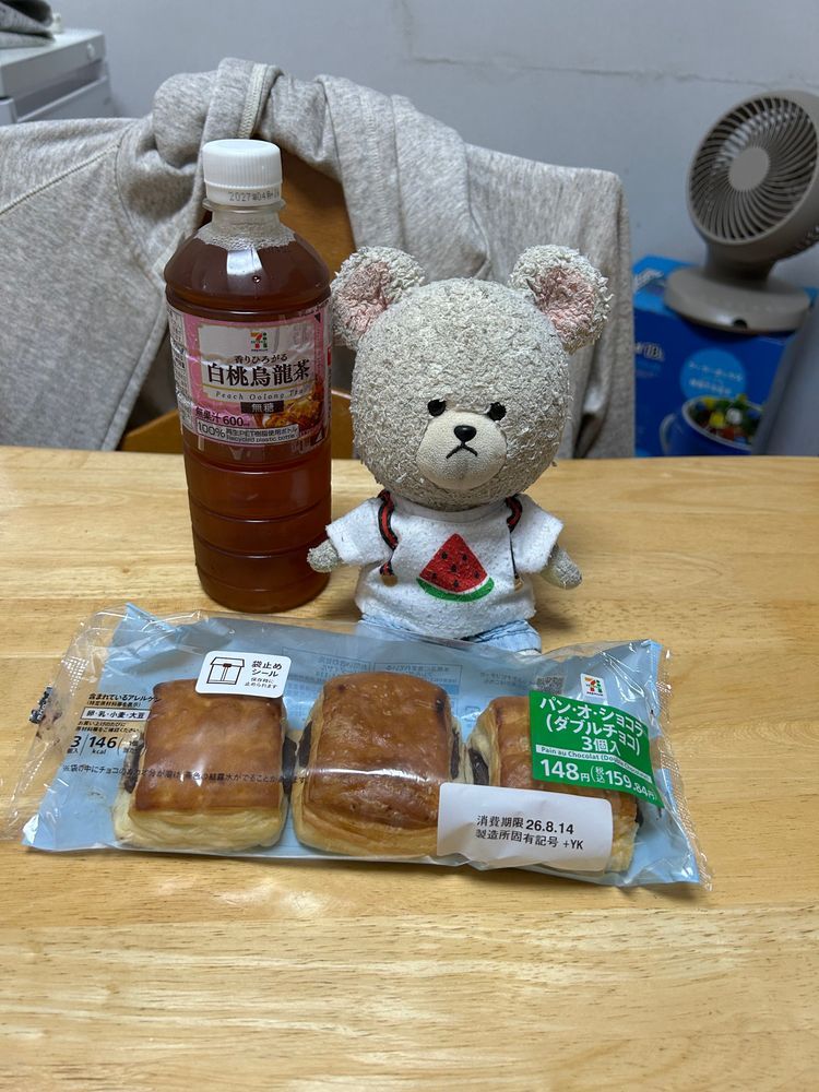 ぴーしゃんコンビニパトロール🚙
セブンイレブンでね、りすちゃんから聞いた白桃烏龍茶見つけてきた❣️白桃の香りがすごくするのに甘くないさっぱりな烏龍茶で感動🥹
ファミマでは大きくなってるクレープ❣️
むむむ、ぴーしゃん的にいつもこのサイズで販売して欲しい🐻❄️
大好きエビを見つけて🎶
セコマで毎度恒例ホットシェフの芋の美味しさが活かされてる北海道ポテト🍟とフライドチキン🍗を✨しょっぱいのあると甘いのも欲しくなるからひと口のパン🍫
4枚目に食いしん坊サムライとしての壁にぶち当たるうにちゃんとぼんちゃん…
せっかくの刀が逃げ出すんだって💦
かといって…まろんちゃん🦔みたいにお太り❗️とはアドバイス避けたいしな…甘えん坊が持ち上がらなくなるのは避けたい😱むむむ🤔