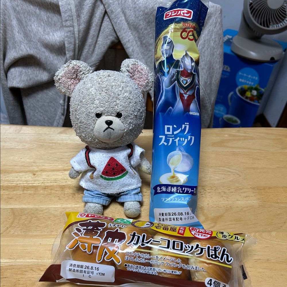 ぴーしゃん、ミニストップでうまうまなの🥄🐻‍❄️
あのね、ぴーしゃんマンゴーパフェ注文したんだけど…持ち帰って見たら白桃パフェなの👀💦
マンゴー…😭
でも、ひと口食べると美味しかったから、これはぴーしゃんと白桃パフェの運命のイタズラで出会ったってことに🍑🥄🐻‍❄️💓
業スーでお買い物👛
面倒くさい日のためにロースカツを🐷これあれば、カツカレーで一撃だ🍛
じゃがチーズハットグも大好きなんだよね🎶
パンがね、ウルトラマンなの❣️そして、薄皮に見たことないカレーコロッケぱんが👀‼️
ぴーしゃん、カルビーのポテチで全国もぐもぐ旅行しちゃうよ🥔