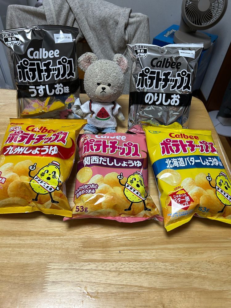 ぴーしゃん、ミニストップでうまうまなの🥄🐻‍❄️
あのね、ぴーしゃんマンゴーパフェ注文したんだけど…持ち帰って見たら白桃パフェなの👀💦
マンゴー…😭
でも、ひと口食べると美味しかったから、これはぴーしゃんと白桃パフェの運命のイタズラで出会ったってことに🍑🥄🐻‍❄️💓
業スーでお買い物👛
面倒くさい日のためにロースカツを🐷これあれば、カツカレーで一撃だ🍛
じゃがチーズハットグも大好きなんだよね🎶
パンがね、ウルトラマンなの❣️そして、薄皮に見たことないカレーコロッケぱんが👀‼️
ぴーしゃん、カルビーのポテチで全国もぐもぐ旅行しちゃうよ🥔
