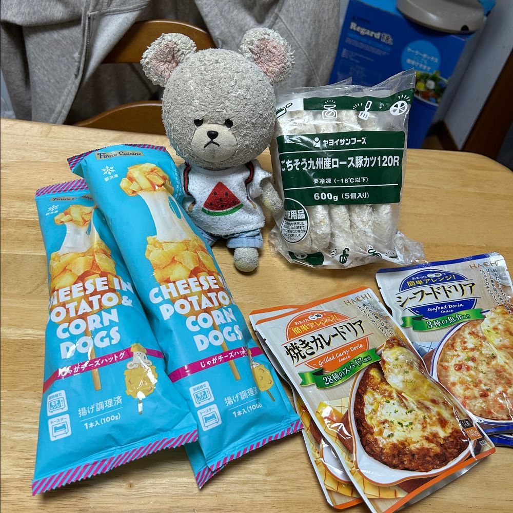 ぴーしゃん、ミニストップでうまうまなの🥄🐻‍❄️
あのね、ぴーしゃんマンゴーパフェ注文したんだけど…持ち帰って見たら白桃パフェなの👀💦
マンゴー…😭
でも、ひと口食べると美味しかったから、これはぴーしゃんと白桃パフェの運命のイタズラで出会ったってことに🍑🥄🐻‍❄️💓
業スーでお買い物👛
面倒くさい日のためにロースカツを🐷これあれば、カツカレーで一撃だ🍛
じゃがチーズハットグも大好きなんだよね🎶
パンがね、ウルトラマンなの❣️そして、薄皮に見たことないカレーコロッケぱんが👀‼️
ぴーしゃん、カルビーのポテチで全国もぐもぐ旅行しちゃうよ🥔