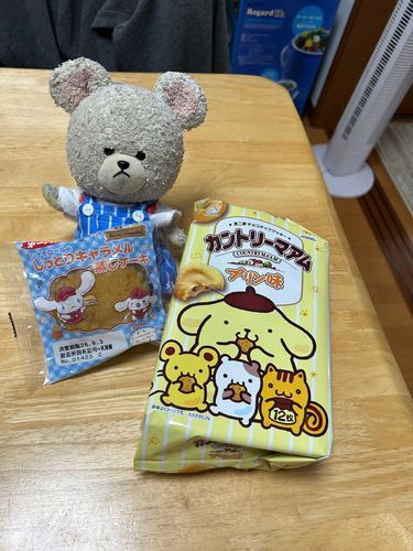 今日はお買い物の日🚙
可愛いサンリオのパンとカントリーマアムなの❣️
ぴーしゃん、素通り出来ないよ〜😣
ビオのヨーグルト…どれが美味しいか分からないから一個ずつ✨
スーパー内に不二家入ってたから、チョコ生ケーキなの🍫
幸せ〜🐻‍❄️💕