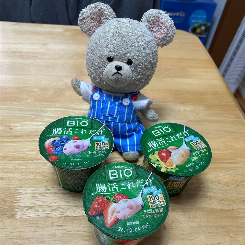 今日はお買い物の日🚙
可愛いサンリオのパンとカントリーマアムなの❣️
ぴーしゃん、素通り出来ないよ〜😣
ビオのヨーグルト…どれが美味しいか分からないから一個ずつ✨
スーパー内に不二家入ってたから、チョコ生ケーキなの🍫
幸せ〜🐻‍❄️💕