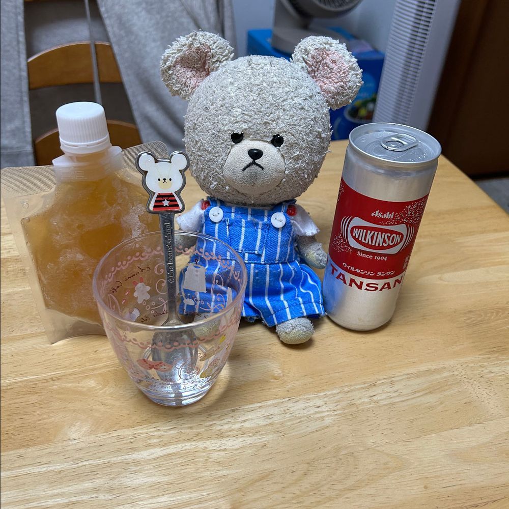 クラファンでゲットしたりんごゼリーなの❣️
凍らせてそのままもぐもぐ🐻‍❄️
ひんやりうま🍎
凍らせたやつを、炭酸水で割ってジュースに🥤
最高👍