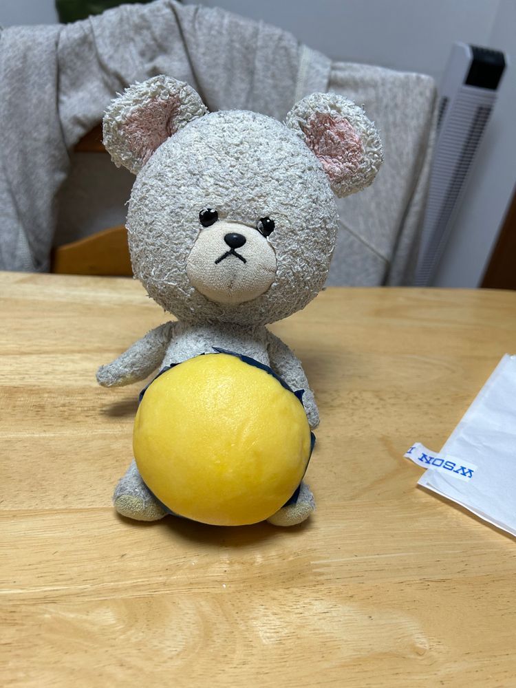 ぴーしゃん、まだお洋服着れない👕👖
おやつで隠そう❣️
ローソンの月見🌕
スイーツと、月見まん🌕
3枚目、あきら100%って芸人さんみたいじゃないか💦裸芸はしないよ〜🐻‍❄️
包み紙で何とかしておくれ💦💦
中に餅とあんこ入っててあったかいうちに食べるのが👍だね😋

…お家の人が
ぴーしゃん？さっきのお風呂ですでにすっぽんぽん大公開してるよってツッコミを…
あちゃー😣今更隠してもだ〜😂
