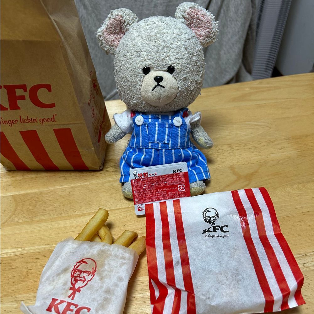ぴーしゃん、おねだり成功👏
ケンタッキーの月見❣️
月見和カツちょ〜うま🍔
へへっ✨メインはクレイジーディップチキン特製ソースで🤤
見た目も楽しもう👀
特製ソースって具入りオーロラソースって感じだった🤭