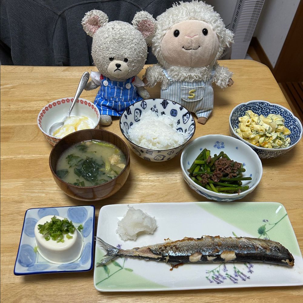 ぴーしゃんチ、今年も北海道から秋刀魚の取り寄せしたよ🐟
去年よりは小さいね😭
もう既に２晩楽しんだんだー🤤