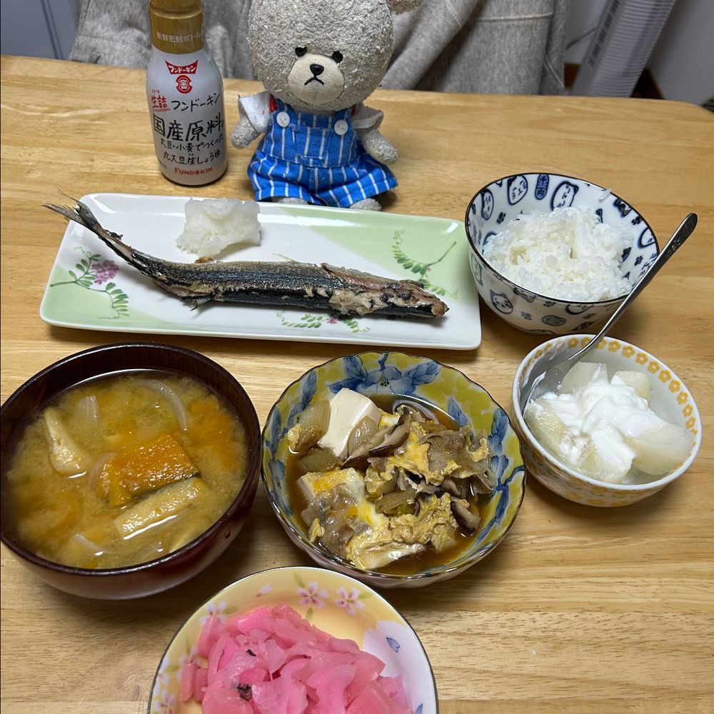 ぴーしゃんチ、今年も北海道から秋刀魚の取り寄せしたよ🐟
去年よりは小さいね😭
もう既に２晩楽しんだんだー🤤