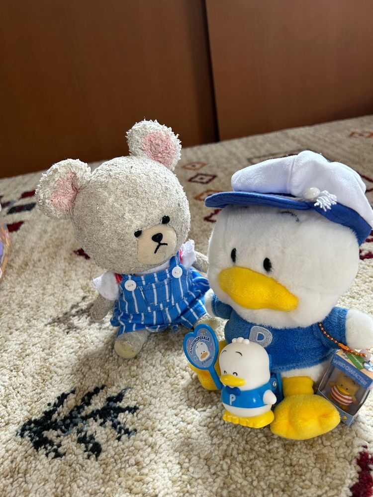 ぺくちゃんが、ぴーしゃんの衣装ボックスをガン見👀
どうしたのかと思えば、このお帽子が気になって仕方ないみたい❣️🧢
被せてあげると、感動してるよ🥹ぺくちゃん、オシャレさんなんだね✨
と思ったら‼️
ぺくちゃん、ドナルドダックだったんだね✨って言い始めた😨
確かに、青い洋服着て、青か白のこういうお帽子被ってるけどさ💦💦