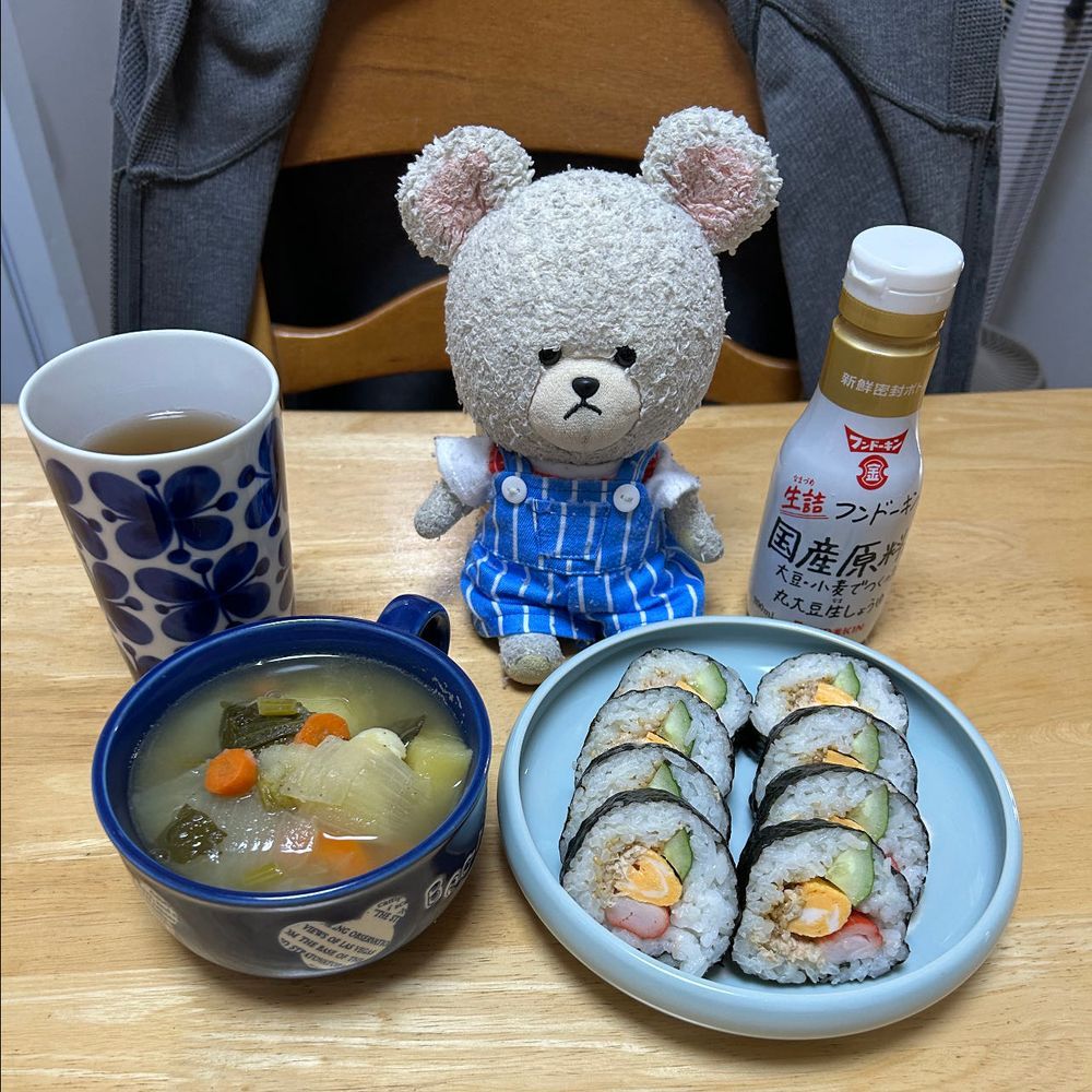 実は朝ごはん投稿前にとっくにリュウジ監修のウインナーを堪能してたぴーしゃんなの😂
ジャーマンポテトでも、スープにも入ってた🤣
全部合うよ👍
リュウジ監修ウインナーの写真ついでに、他の買ったものとも仲良し写真を📸
冷食の美味しそうなものたち❣️
４枚目なんて、これからの季節を意識してるでしょ？💕