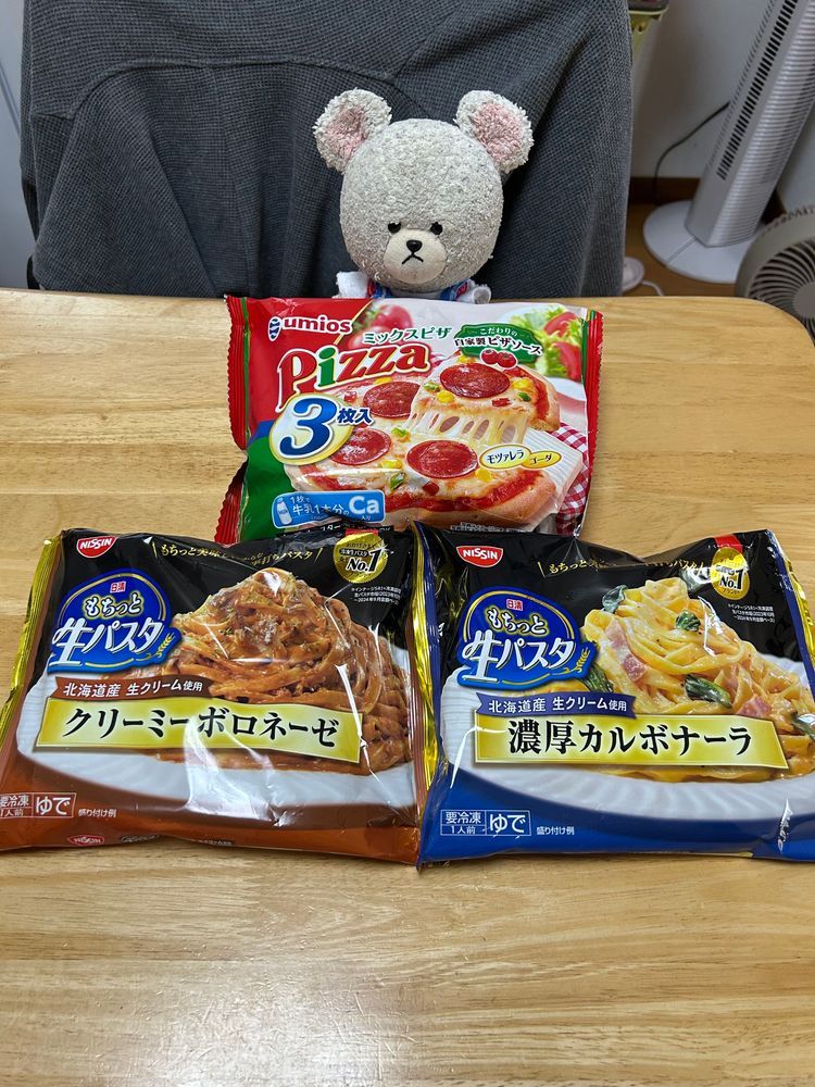 海老好きぴーしゃんが狙ってたエビフライ🍤前回は1069円？だったんだけど、今回1000円以内なのと、ラス１という後押しがあって、買ってもらった❤️
早く食べたい🤤
イオン系列店だから？イオン100の美味しいものいろいろ売ってるのね👀✨
あ…文字被り…
クラムチャウダーとかのスープと、アウトレット食器展もあって、また皿増やした🐻‍❄️
ぴーしゃん、冷凍スパゲッティの沼にハマってる🍝