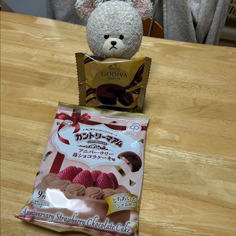 海老好きぴーしゃんが狙ってたエビフライ🍤前回は1069円？だったんだけど、今回1000円以内なのと、ラス１という後押しがあって、買ってもらった❤️
早く食べたい🤤
イオン系列店だから？イオン100の美味しいものいろいろ売ってるのね👀✨
あ…文字被り…
クラムチャウダーとかのスープと、アウトレット食器展もあって、また皿増やした🐻‍❄️
ぴーしゃん、冷凍スパゲッティの沼にハマってる🍝