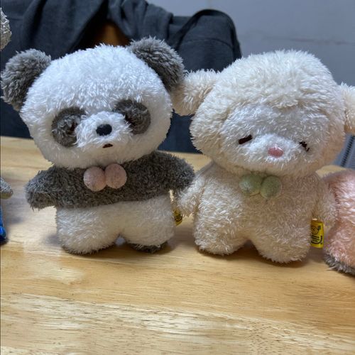 ぱんだたんです。パンダです🐼
ちょっとタモリさんに似てます。
落ち着いた子です。
もこたち、ぴーしゃんたちの買ってきた荷物にぱんだいりのおみかんを見つけました。お名前書いてあるから、ぱんだたんのです。
みんなで協力して運ぼう✊
わっしょい❗️わっしょい‼️