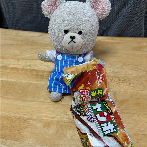今、ぴーしゃん真剣なの🐻‍❄️
億万長者のくまへの第一歩💴
美味しい😋
準備して〜
チョキチョキ✂️ペタペタ
書き書き✒️
ポストにイン📮