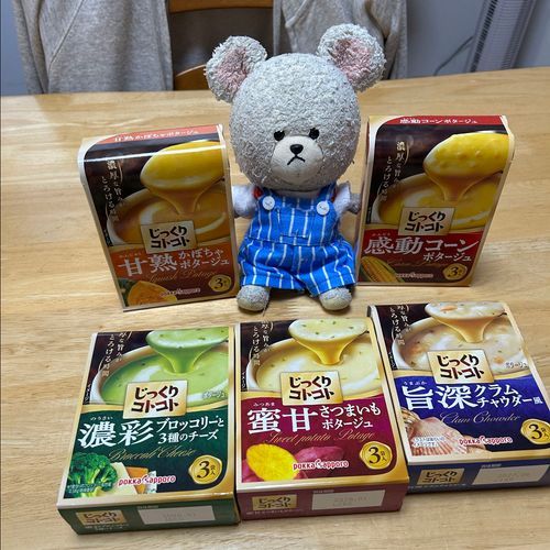 我が家のじっくりコトコト大集合👏👏
えっ？濃醇海老のビスクはどうしたって？ぴーしゃん海老は固形物以外好んで食べない性質なの🐻‍❄️🦐
ど〜れ〜にしようかな〜👆🎶
旨深クラムチャウダー風🥣
スパムおむすびと、一緒に〜🍙
アサリ味が濃い👍普通に立派なクラムチャウダーだよね🐻‍❄️✨
また変わりものに手を出してしまった…
好奇心止められなかったんだよ〜🤣
透明醤油だって‼️
ほんと透明👀💦
お豆腐にかけて…
これすでにかけてあるのに、この状態🫢
食べるとホントに醤油❣️すご〜😍
