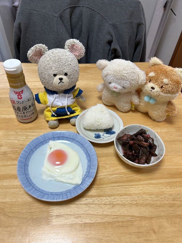 しば漬けだ〜👀
この子はしばたんです。しば犬です🐶
遊ぶの大好き、よく笑う子です。
ぴーしゃんの朝ごはんにしば漬けがありました。
しばたんのお名前が書いてあるので、あのしば漬けはしばたんのです。
よし❗️運ぼう💨