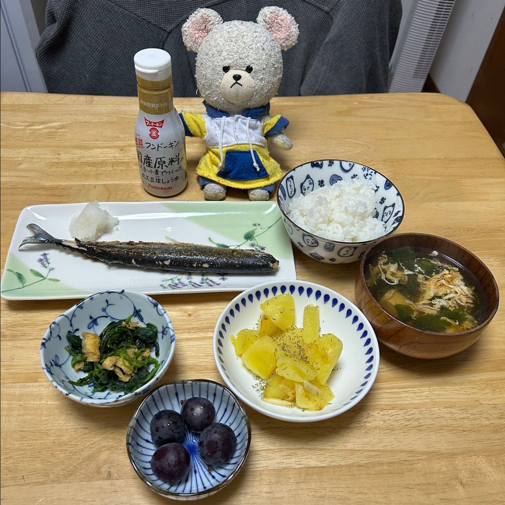 産直さんま届いた🐟✨
昨夜、早速食べたんだ〜🥢🐻‍❄️
ヤクルトから新商品出てたの👀❣️
免疫バランス❓飲むの今じゃね？🤩
これ飲んで風邪知らず🎶
はりーちゃん、乾杯🥂
あ〜違う…なんだけ…
弥栄だ❗️
🦔🐻‍❄️いやさかーーーッッ‼️🤣
豆知識🐻‍❄️💭弥栄とは「ますます栄えること」「末永く繁栄すること」を願う日本古来の祝福の言葉🇯🇵
素敵だ💓いっぱい使おう✨
梨とりんごなの❣️二十世紀梨とシナノドルチェだって〜たぶんどっちも初めて食べる🐻‍❄️🎶