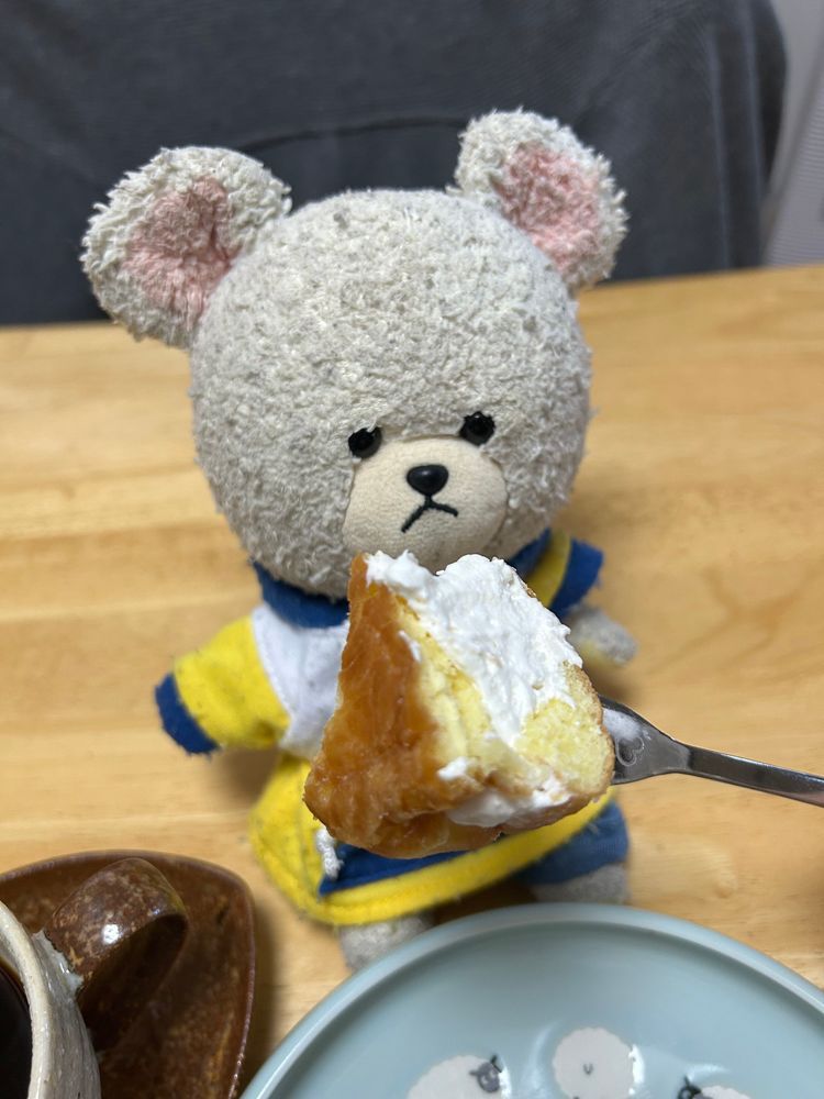 スーパーで見つけた生　ドーナツなの❣️
みんなで分けっこ🔪✨
ミルクホイップ入りで、なんか大満足なお味❤️
さんま2日目
さんまに、栗に、梨に…
食卓が秋だ🍂
二十世紀梨、初めて食べたけど、水分たっぷりシャキシャキ系でほの甘さっぱりで美味しい👍