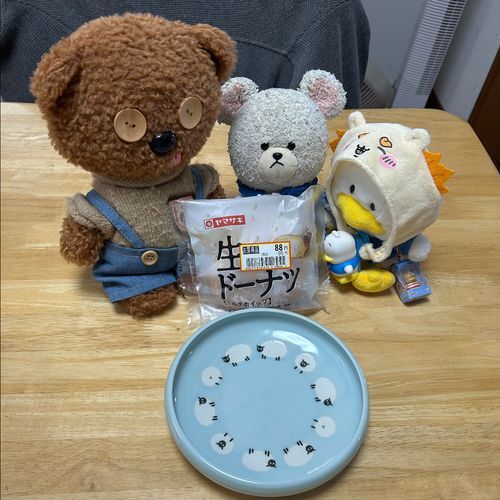 スーパーで見つけた生　ドーナツなの❣️
みんなで分けっこ🔪✨
ミルクホイップ入りで、なんか大満足なお味❤️
さんま2日目
さんまに、栗に、梨に…
食卓が秋だ🍂
二十世紀梨、初めて食べたけど、水分たっぷりシャキシャキ系でほの甘さっぱりで美味しい👍