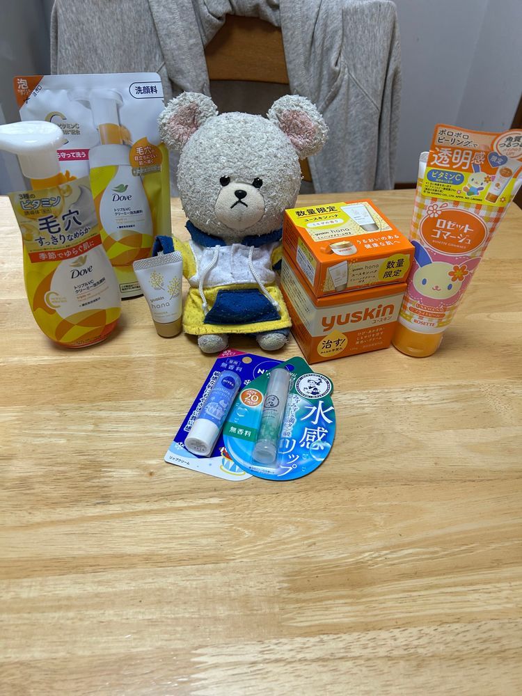 ①ぴーしゃん、今日はお弁当なの❣️
先週のぽちゃちゃんチのメニュー見て、真似っこピーマンの肉詰めなの🫑
②きみまろこ🍠
蒸かしてみた❣️
ホクホクできめ細かい口触りしてた🐻‍❄️✨
③ドラッグストアでお買い物👛
シアちゃんが教えてくれたハンドクリーム見つけたの👀❣️
ミモザ…すぅ〜はぁ〜❤️いい香り🥰
④ごまとんかつソースは絶対うまいはず‼️
それから、いっぱいあるケチャップだけど、サンリオ病にかかりうっかりカゴへ🤣