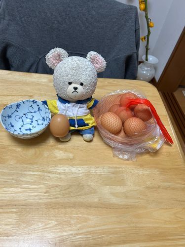 昨日ゲットした卵で、朝ごはんに卵かけご飯したの🥚
新米炊いたらツヤツヤで、すごく美味しかったんだ🍚おかずにカラフルなパプリカ炒めたやつ、甘くて美味しかった❣️
夜ごはんはね、たけのこ芋使って、けんちん汁✨
それから、レタサイでごまマヨサラダに🥬
珍しいの食べて楽しいな😆
