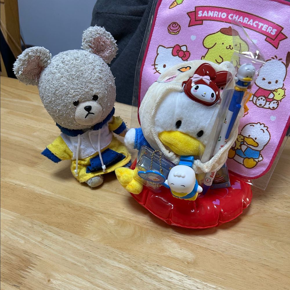 カナリアナスだよ✨カタチがキツネみたいだから別名フォックスフェイスなの❣️
黄色くて可愛い😍
ナスってなってるけど、毒あるから食べたら❌なの‼️食いしん坊が勢揃いだから、ぴーしゃん警戒しておかないとだ👀

サンリオでポイント交換したらしい✨
ペックルグッズ増えて、ぺくちゃんは興奮🤩
なんだか、大変そうだけど…ぺくちゃん大丈夫？必死に見えるよ😳