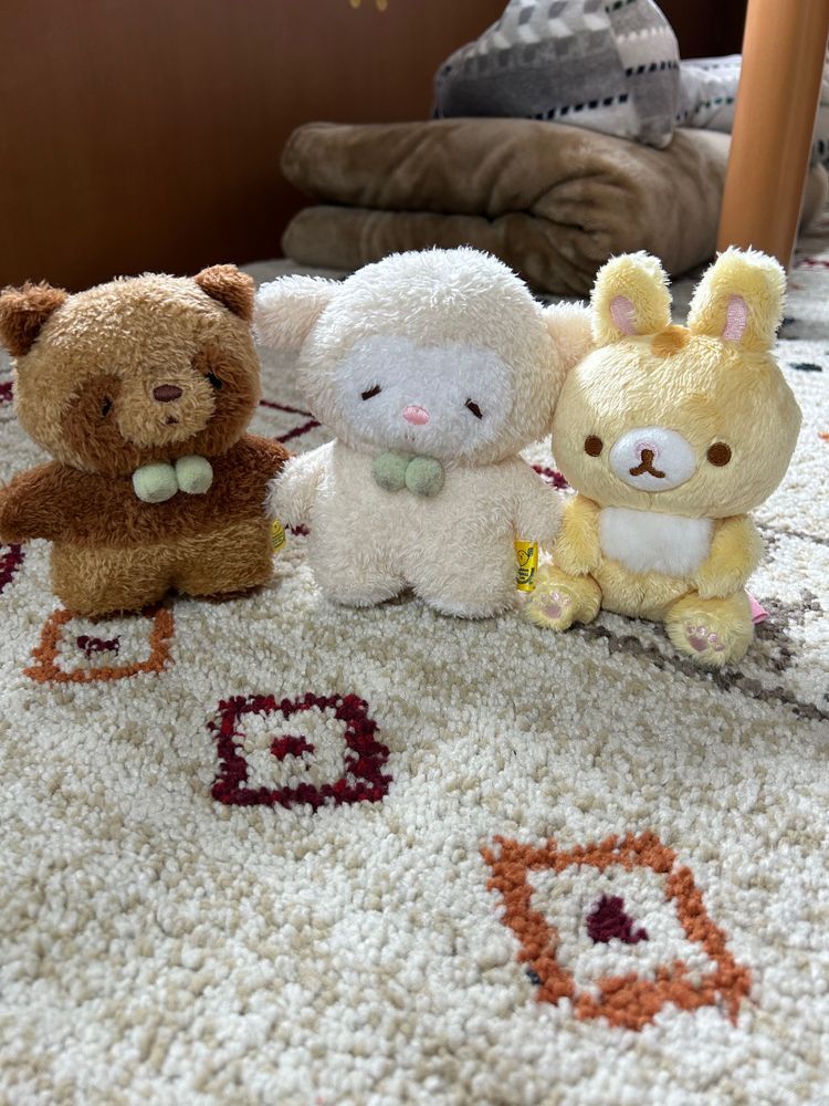 ぴーしゃんがお飲み物をたくさん買ってきました。
ポンジュース🍊👀‼️
この子はぽんたん、たぬきです。
ぽんたんの仲間のうさまるたん、うさぎです。たっとんのつもりで暮らしていますが、たっとんじゃありません。
でも問題ありません。
ポンと名前が書いてあるので、ぽんたんのです。
ぴーしゃんに言ったら、くると思って買ってきたよと言われました。お名前書いてあるの、なんだか知ってるみたいです。
よし❗️運ぼう✨
そいや〜❗️そいや〜‼️