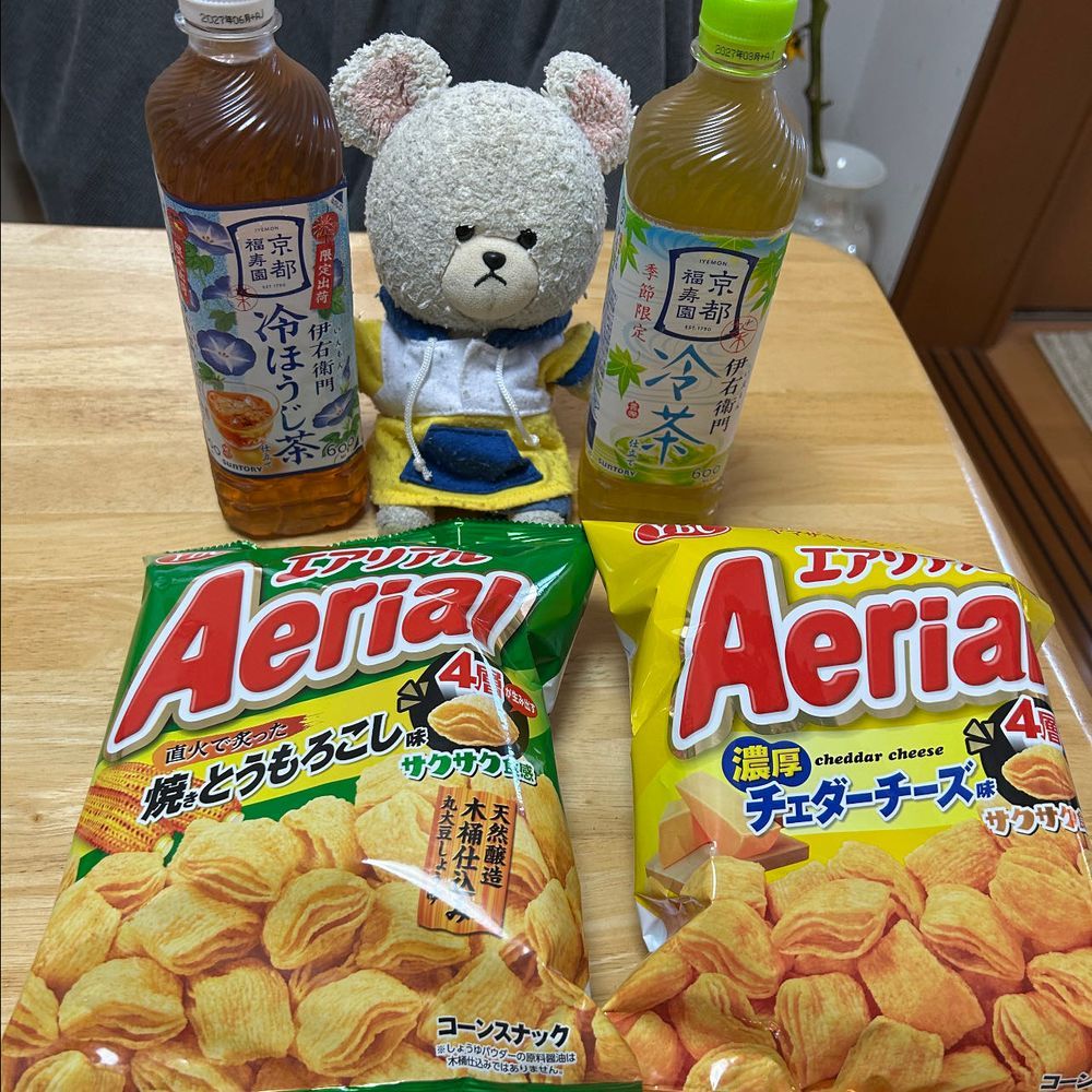 ぴーしゃん、セブンイレブン・パトロール🐻‍❄️👛
ミルクに恋したコーヒー〜再会の一杯〜って物語みたいだ❣️その物語をぴーしゃんも味わおう😋
できたてと聞くと食べたい🤤
パルムのストロベリー&ホワイトチョコ✨
さて、パルム…
フリーズドライのいちごの酸っぱさが最高🍓
エアリアルの大好き💕
お茶はデザインに惚れて眺めるために👀✨夏が終わると名残惜しい気になるからね🤣
４枚目、ぴーしゃんイチオシのりんご🍏
トキって種類なんだ〜
