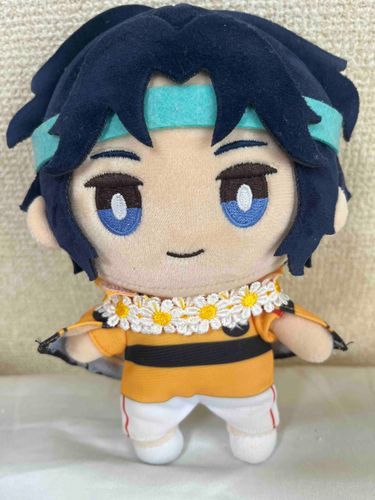 上着が落ちそうだからお花で留めてみたよ🌼