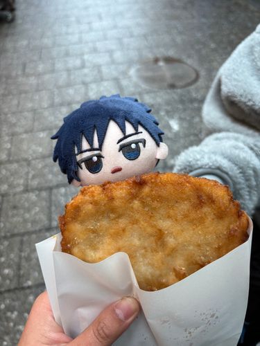 中華街で食べるダージーパイ！
俺より大きい…！