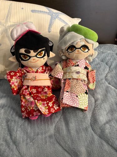 なんか浴衣見た瞬間この2人に似合うんじゃね！？
って思いつい眺め続けてた…
んでマルシェだとぬいは出すのが恥ずくて恥ずくてある程度イメージしてでいざ購入！そして着せてみた…結構ブカブカだったかも？😂
2人ともどうや？そんなにキツくはないと思うけど…やっぱブカブカ？w
