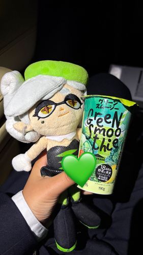 バイト終了後の飲み物！
(たまたまホタルちゃんカラーやったからホタルちゃんと撮ってみた📸)