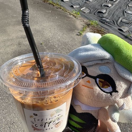 今日は少し散歩がてら雑貨屋さん見つけて、カフェラテ売ってたから買ってみた☕️
コクがあってめっちゃ美味しかった！😋