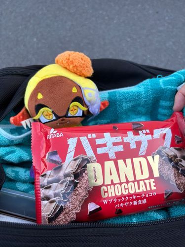 💛「学校終わりになんだそれは……甘いアイスか！？ワシも欲しいんじゃ！くれ！！少しでもいいから分けてくれなんじゃ！！！🤤」
(その後おすそ分けして食べました😋)