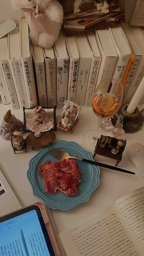 とうこうが なかなか つづかないの…だつ みっかぼず！
このしゃしんは よなか ろんぶんをつまみに いっぱい やってるとこなの🥃
ぱやは のんじゃ め❌