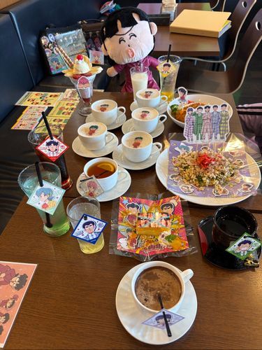 今年の頭にお台場でやってたコラボカフェの写真でーす☕️⟡.·

期間中は何度も遊びに行っちゃったわ♡