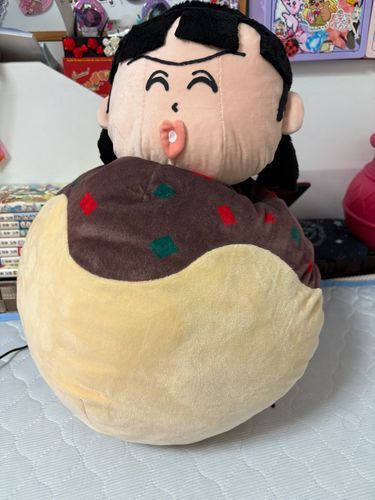 大きなたこ焼きクッションが売ってたからつい買っちゃった🛍

身体がすっぽり入っちゃうの！
可愛いでしょ♡