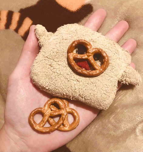 食べ物でいつも遊んでしまう
［•ө•］🥨
