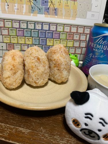 カルディの明太子なめ茸で作った炊き込みご飯のおにぎり🍙