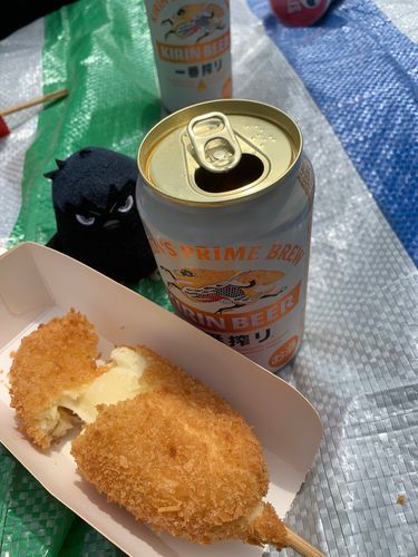 日比谷公園で
チーズハットクとビール🍺