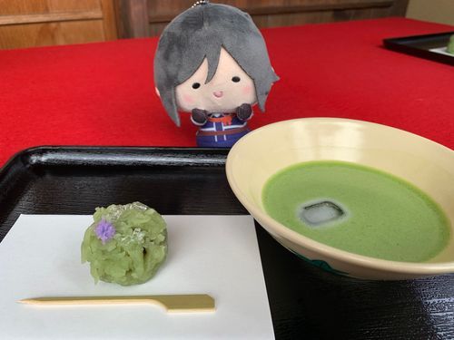 冷たい抹茶　
お菓子は　つゆくさ
