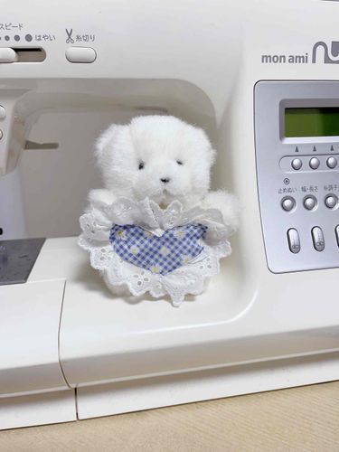 あのこ　なんか　つくってくれた
これ　およふくかな
おなか　ふりふり　ぼく