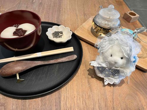おいしい　わがし　たべた　ぼく
ひさびさ　あそび　おでかけ
おいしい　と　たのしい　かった
