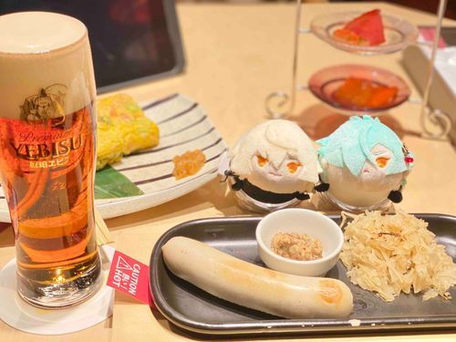 🍐琥珀色の夕暮れの名がついた酒だそうだ。俺たちの瞳の色のようだな、兄者！
🍋うんうん、この白いソーセージおいしいねぇ
