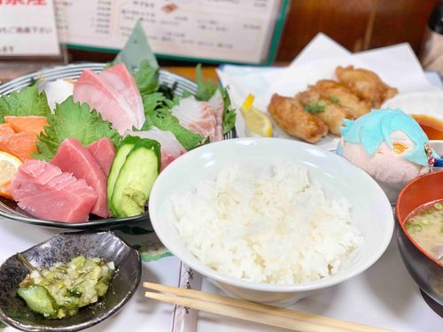 この刺身を食べるために生きてた、と主が涙ぐんでいた。ここしばらく仕事が忙しいからか、情緒が乱れているようだ。